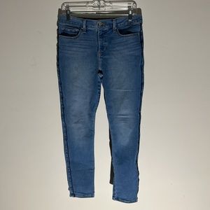 Levi’s 311 shaping skinny with dark trim accents
